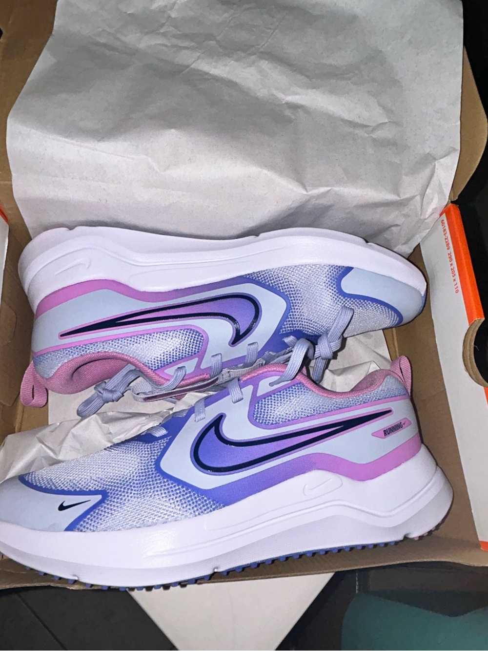 Nike Cosmic Runner - Picture 3 of 7